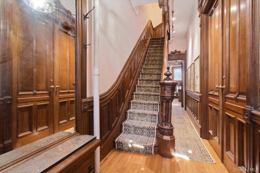 This meticulously maintained residence offers a spacious - photo 3
