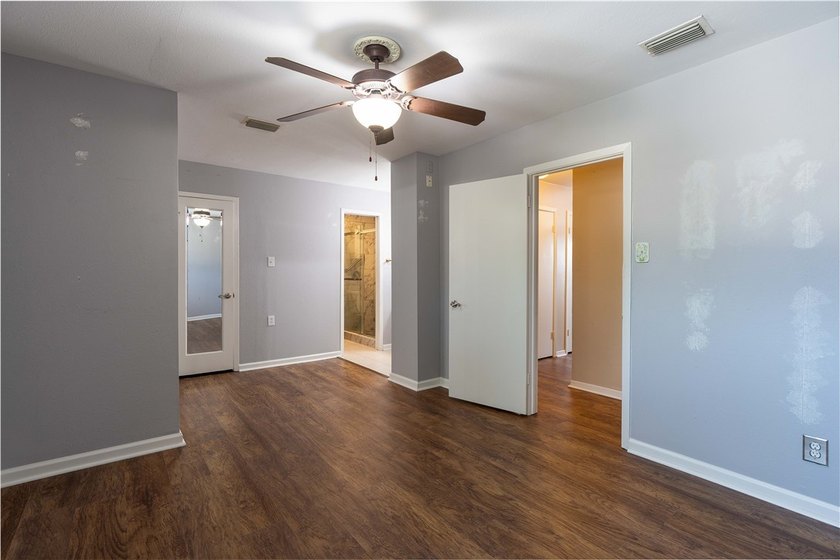 This beautifully renovated townhome is centrally located in - photo 16