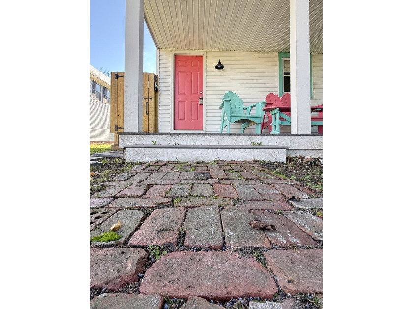 Instant opportunity as turn-key beach house and/or vacation - photo 5