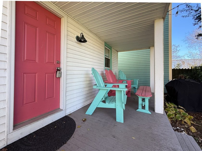 Instant opportunity as turn-key beach house and/or vacation - photo 6
