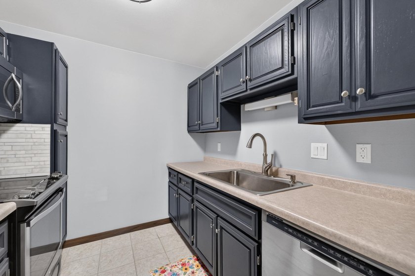Enjoy the perfect blend of comfort, convenience in this inviting - photo 11