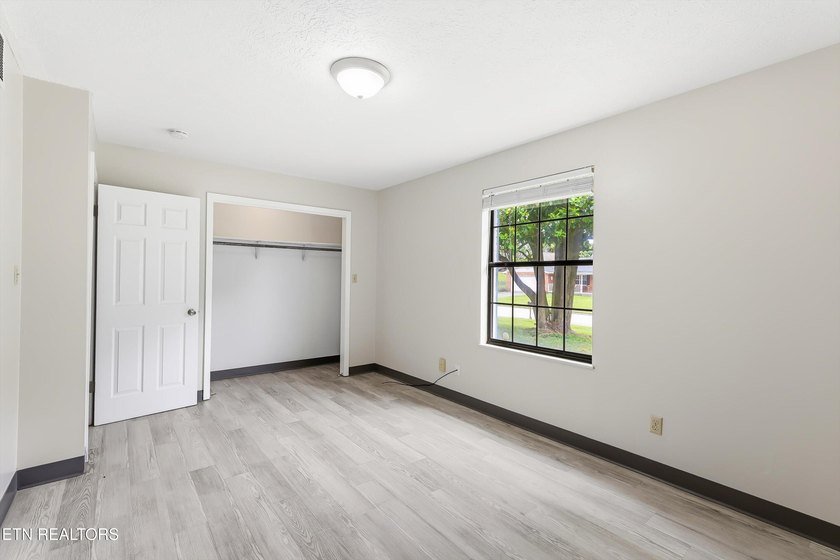 Freshly painted inside and out, this move in ready brick 3 - photo 15