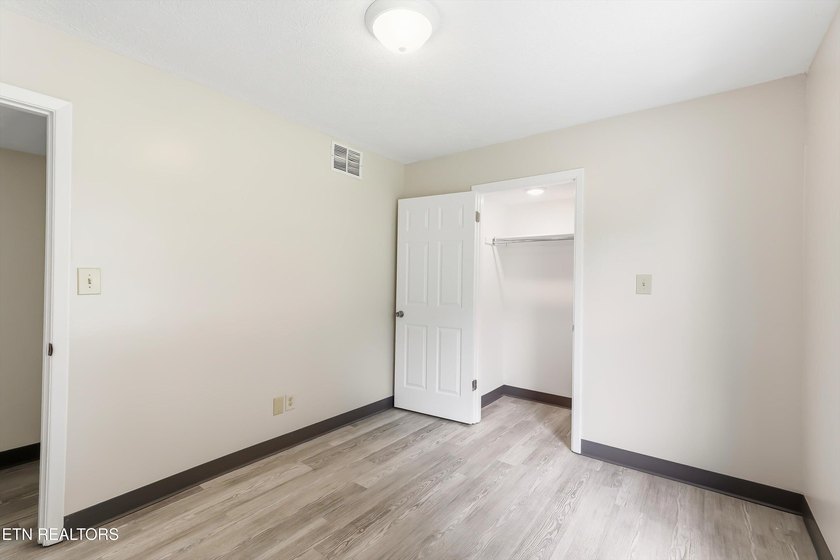 Freshly painted inside and out, this move in ready brick 3 - photo 17