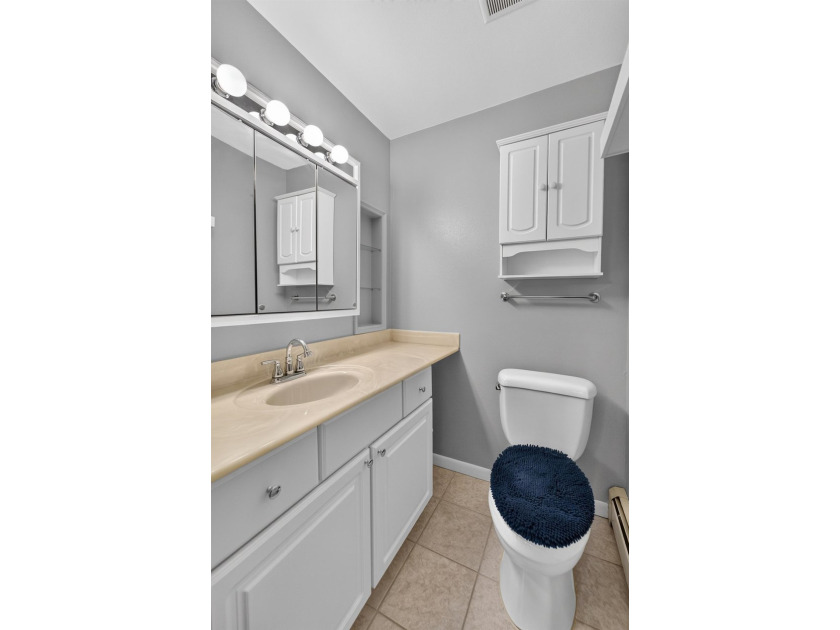 Enjoy the perfect blend of comfort, convenience in this inviting - photo 18