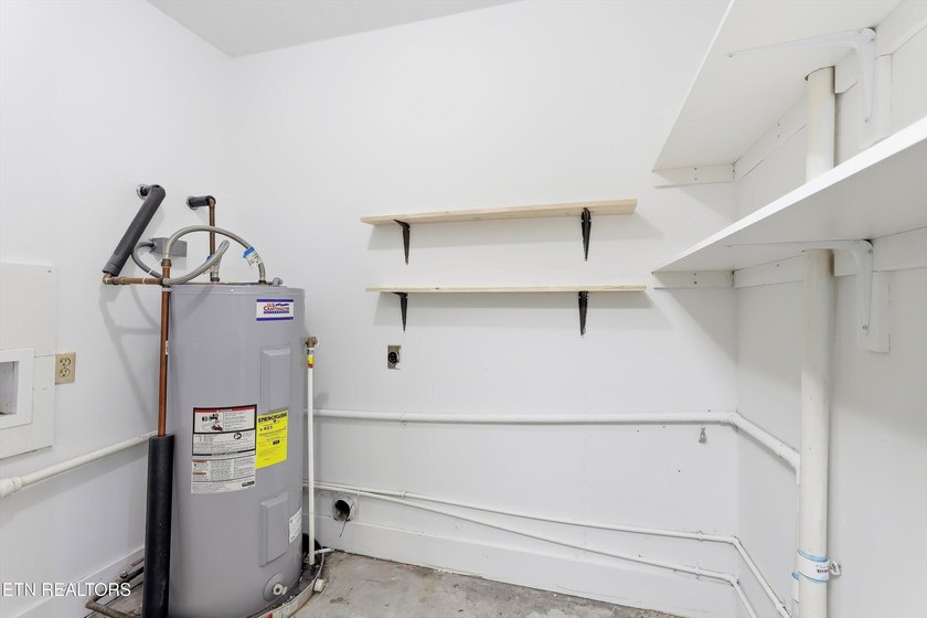 Freshly painted inside and out, this move in ready brick 3 - photo 19