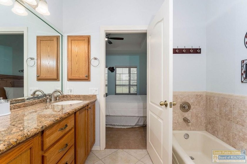 9 Torrey Pines is a beautiful Golf Villa offering stunning lake - photo 24