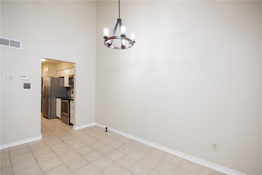 Charming and beautifully updated townhome where comfort meets - photo 11