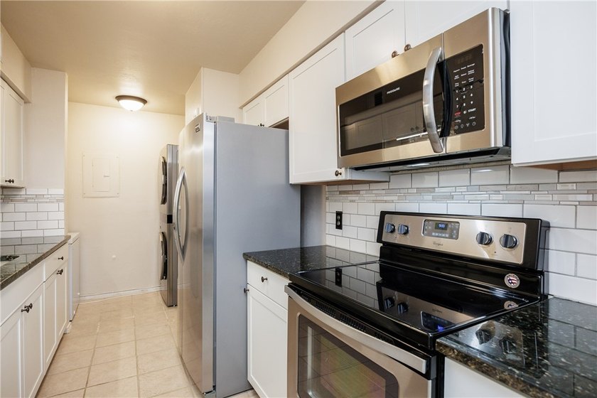 Charming and beautifully updated townhome where comfort meets - photo 13