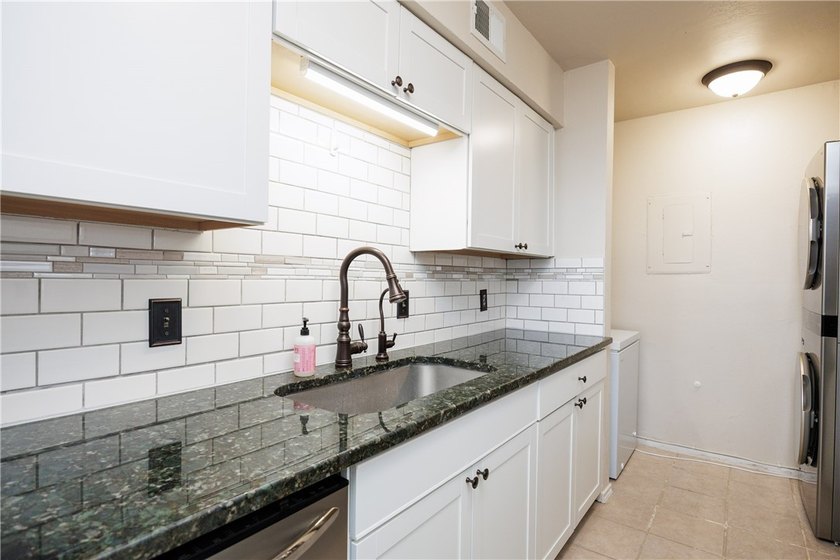 Charming and beautifully updated townhome where comfort meets - photo 14