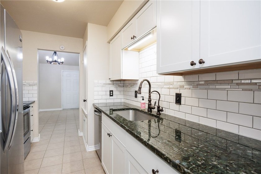 Charming and beautifully updated townhome where comfort meets - photo 16
