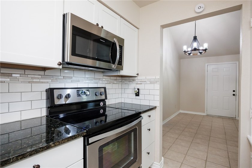 Charming and beautifully updated townhome where comfort meets - photo 17