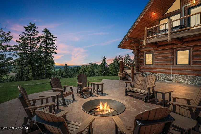 Welcome to Painted Rose Ranch, a remarkable mountain estate - photo 5