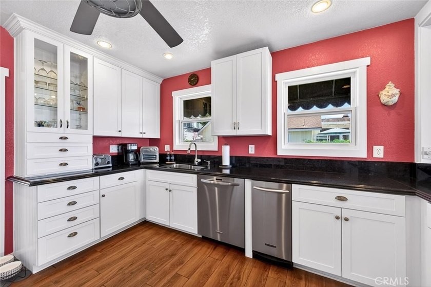 Modern coastal charm: A reimagined craftsman retreat Discover - photo 22