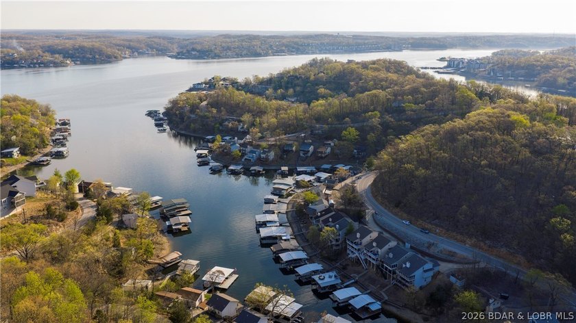 Welcome to easy lake living with this 5 bedroom, 3.5 bath home - photo 44