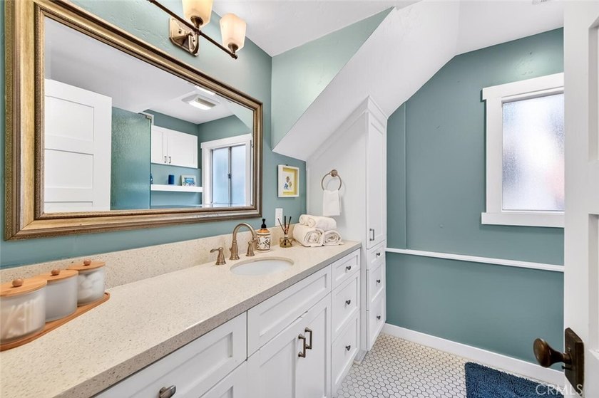 Modern coastal charm: A reimagined craftsman retreat Discover - photo 44