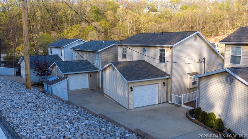 Welcome to easy lake living with this 5 bedroom, 3.5 bath home - photo 45