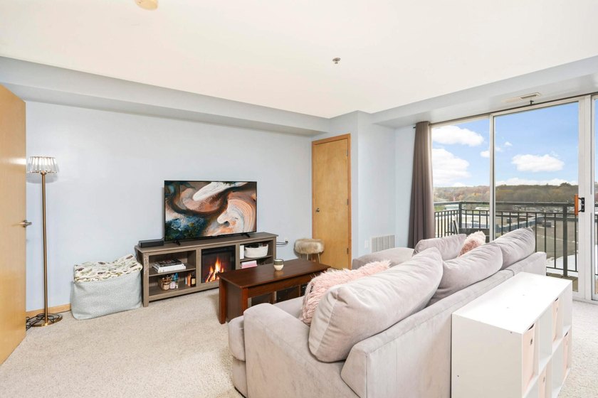 Welcome to unit #702! This top-floor unit offers an open concept - photo 8