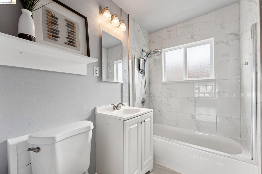 Exceptional duplex opportunity in Richmond offering the perfect - photo 15