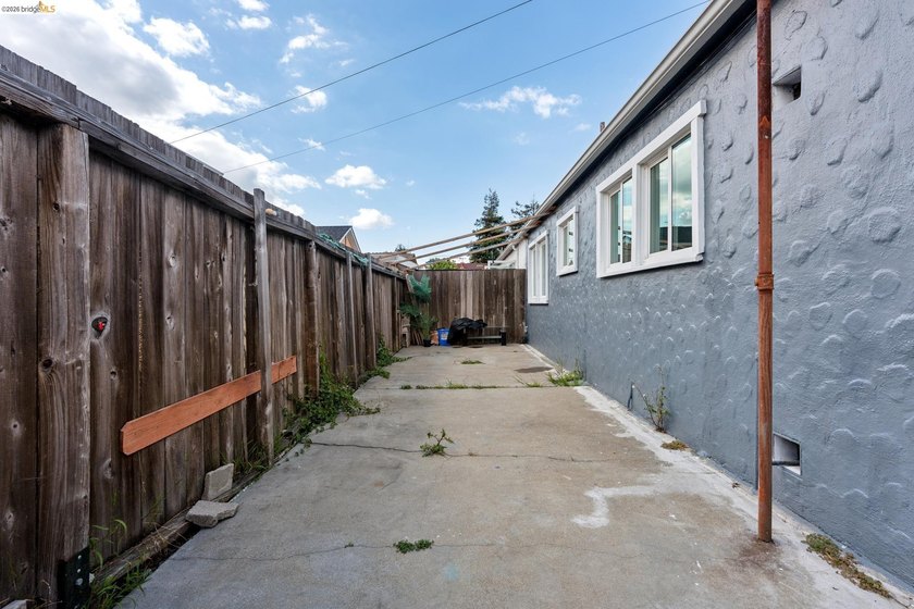 Exceptional duplex opportunity in Richmond offering the perfect - photo 22