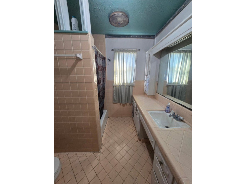Step into a piece of Corpus Christi history with this spacious - photo 9