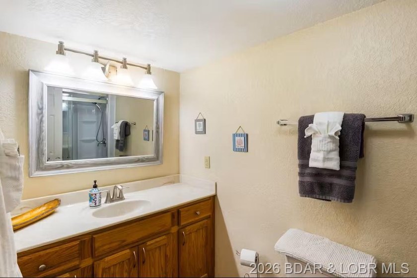 Welcome home to this beautiful 3 bedroom, 3 bathroom retreat on - photo 11