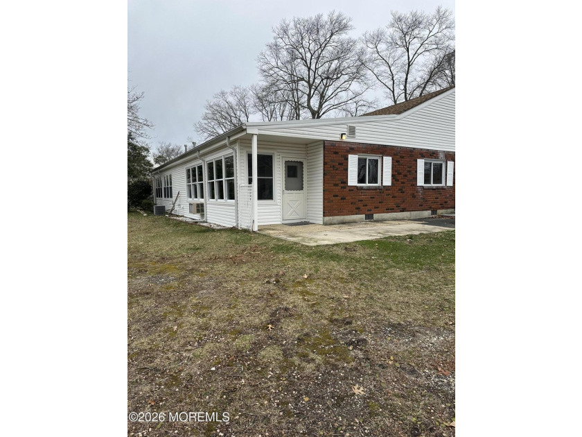 Beautifully maintained 920 sq. ft. quad model featuring freshly - photo 11