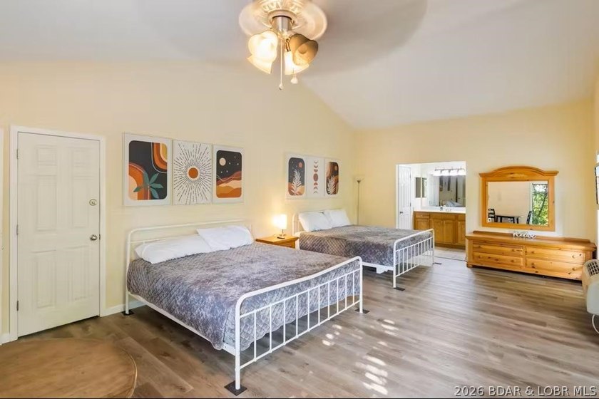 Welcome home to this beautiful 3 bedroom, 3 bathroom retreat on - photo 12