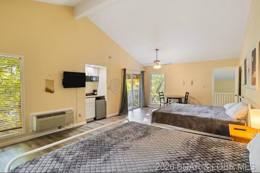 Welcome home to this beautiful 3 bedroom, 3 bathroom retreat on - photo 13