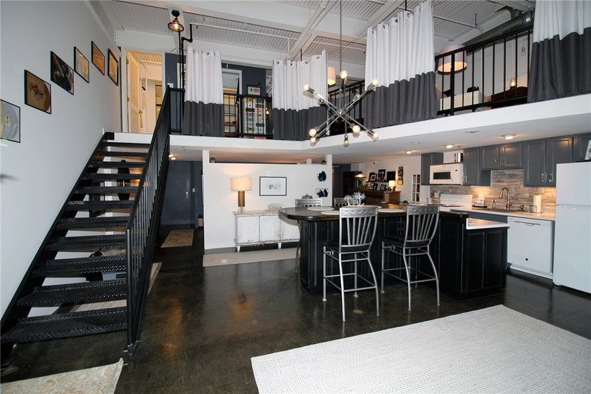 Experience authentic loft living the in the iconic South Side - photo 25