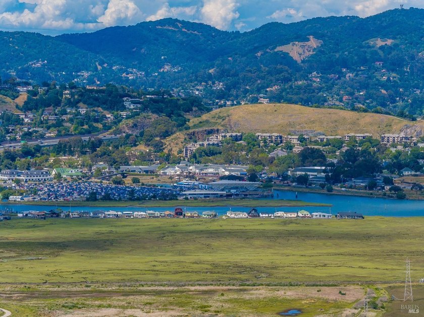 Rare 5 bedroom opportunity in the coveted Corte Madera flats - photo 40