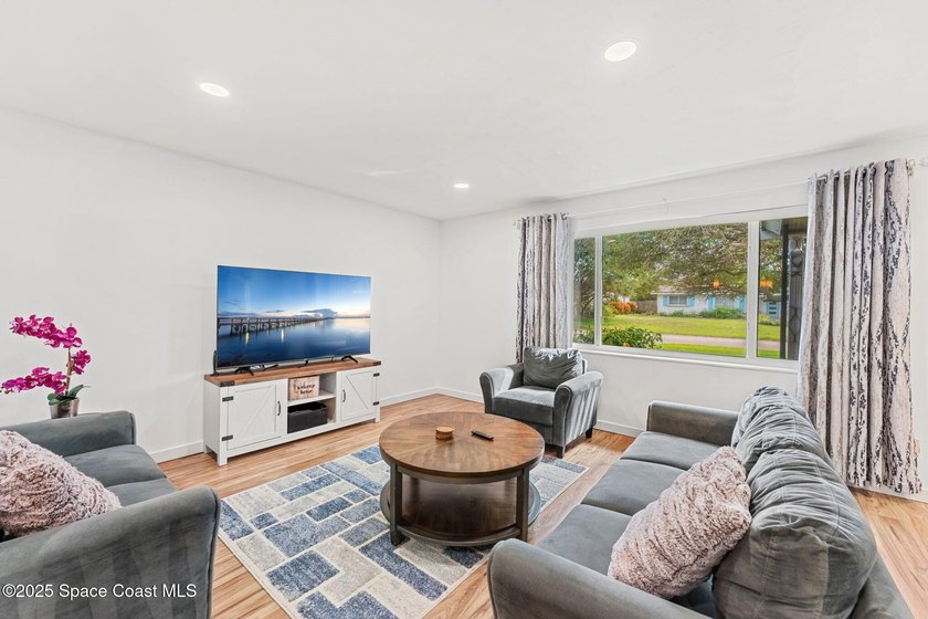 Coastal living at its best! This fully renovated 3-bed, 2-bath - photo 15