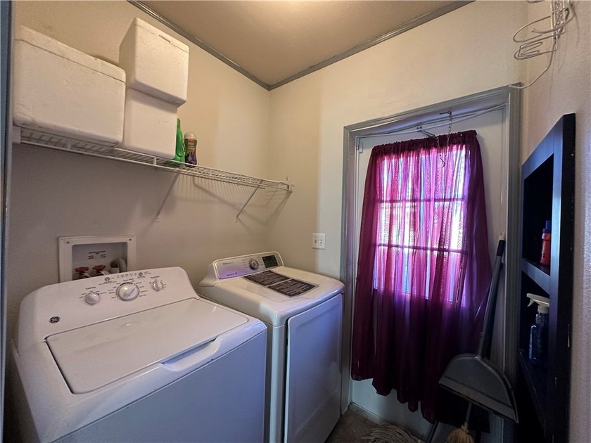 Welcome to this well-maintained 3-bedroom, 2-bath mobile home - photo 16