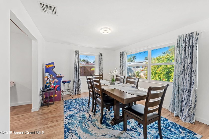 Coastal living at its best! This fully renovated 3-bed, 2-bath - photo 16