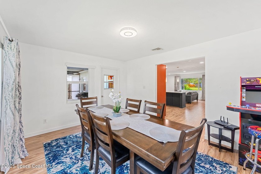 Coastal living at its best! This fully renovated 3-bed, 2-bath - photo 17