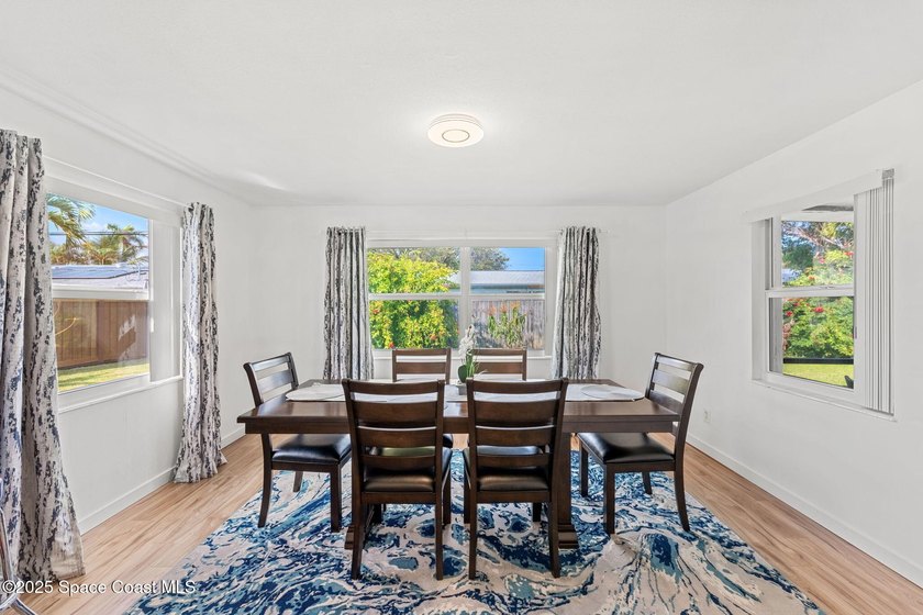 Coastal living at its best! This fully renovated 3-bed, 2-bath - photo 18