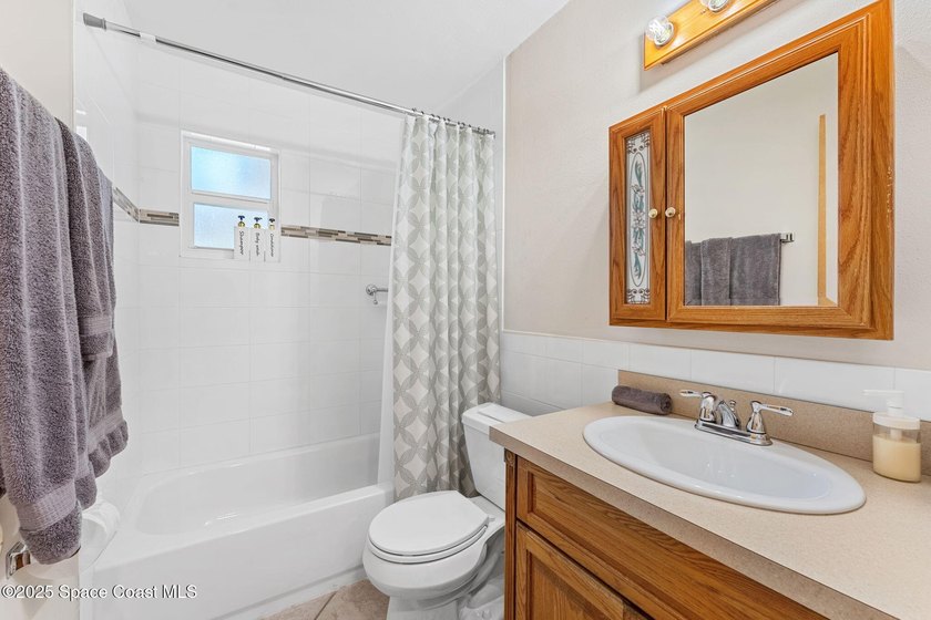 Coastal living at its best! This fully renovated 3-bed, 2-bath - photo 21