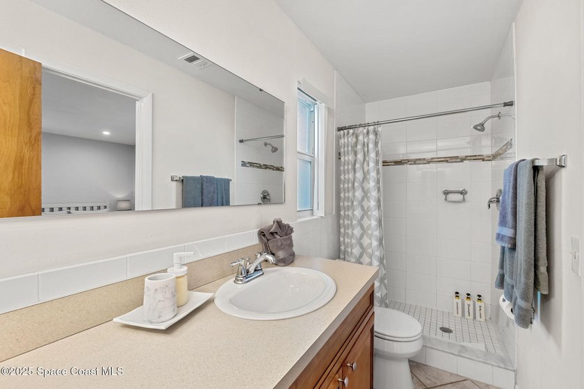 Coastal living at its best! This fully renovated 3-bed, 2-bath - photo 25