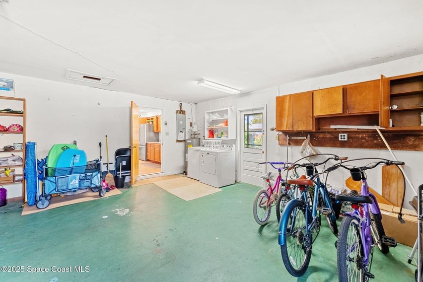 Coastal living at its best! This fully renovated 3-bed, 2-bath - photo 26