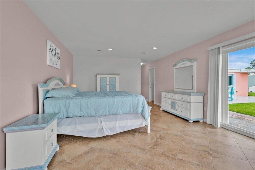 Beautifully maintained 3 BR, 2.5 BA waterfront home with 94' of - photo 27