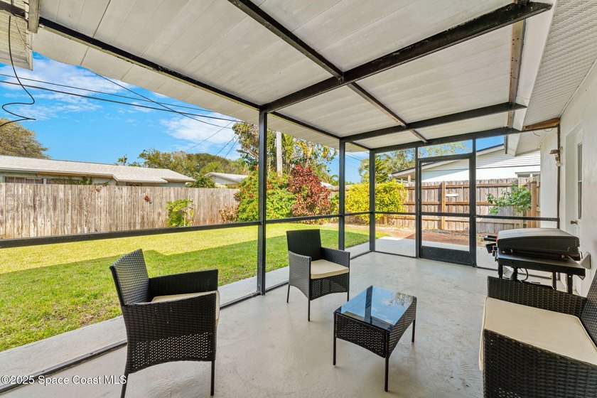 Coastal living at its best! This fully renovated 3-bed, 2-bath - photo 28