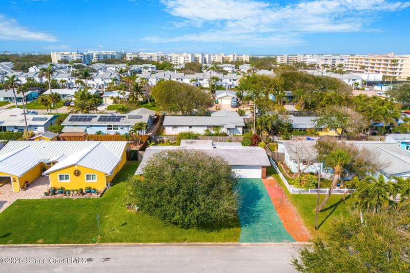 Coastal living at its best! This fully renovated 3-bed, 2-bath - photo 37