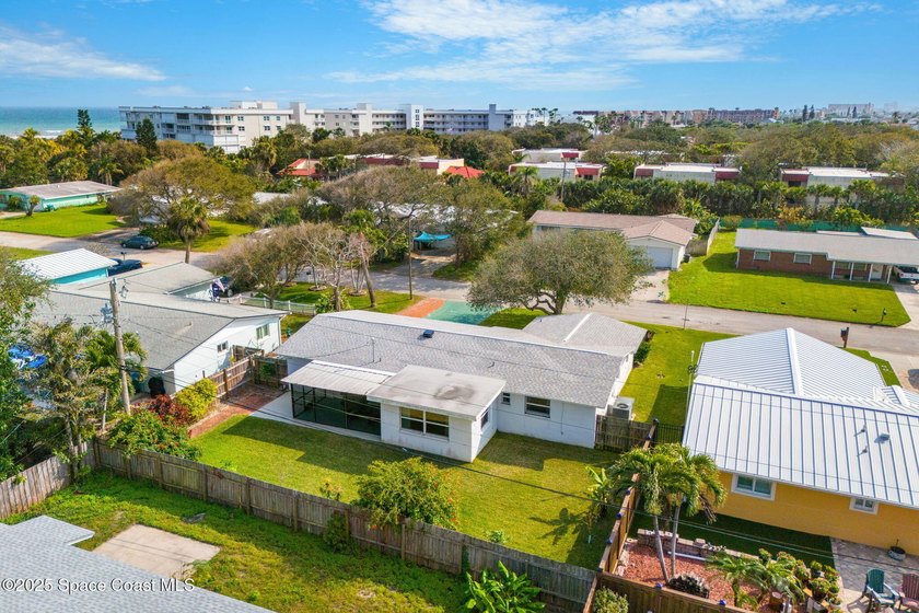 Coastal living at its best! This fully renovated 3-bed, 2-bath - photo 40