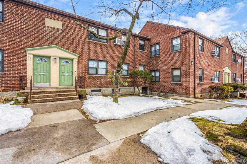 Welcome to this charming 2-bedroom, 1-bath garden apartment in - photo 2