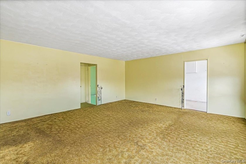 Welcome to this charming 2-bedroom, 1-bath garden apartment in - photo 5