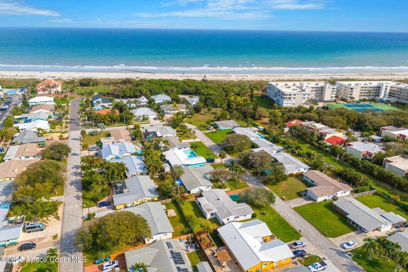 Coastal living at its best! This fully renovated 3-bed, 2-bath - photo 45