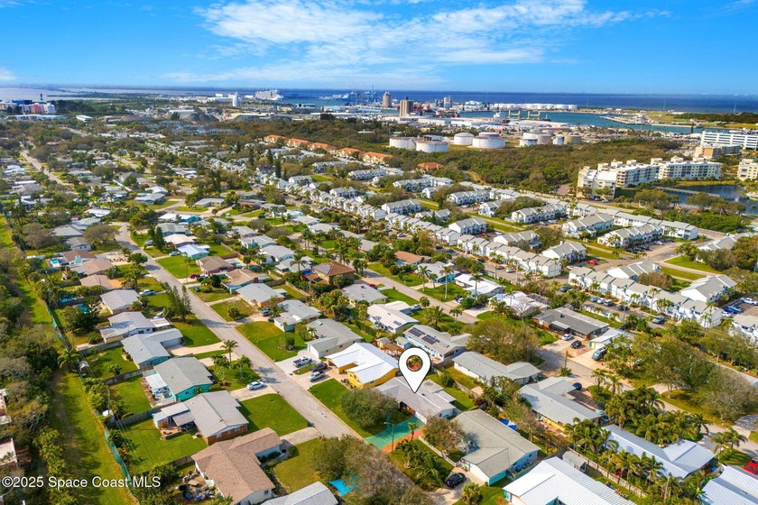 Coastal living at its best! This fully renovated 3-bed, 2-bath - photo 47
