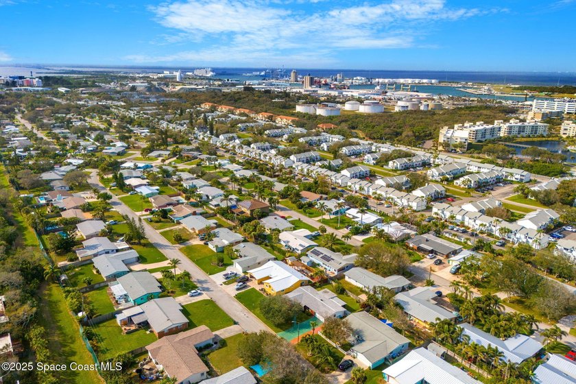 Coastal living at its best! This fully renovated 3-bed, 2-bath - photo 48