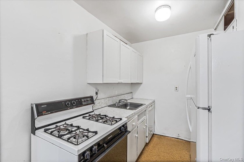 Welcome to this charming 2-bedroom, 1-bath garden apartment in - photo 10