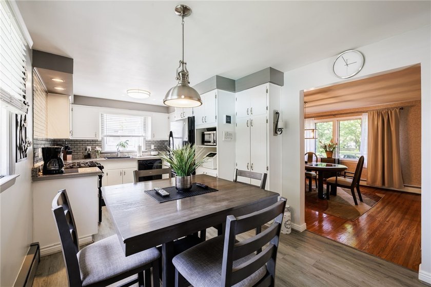 Beautifully maintained 3-bedroom, 1.5-bath split-level home - photo 14