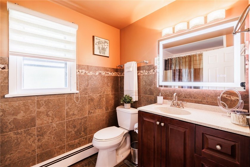 Beautifully maintained 3-bedroom, 1.5-bath split-level home - photo 21